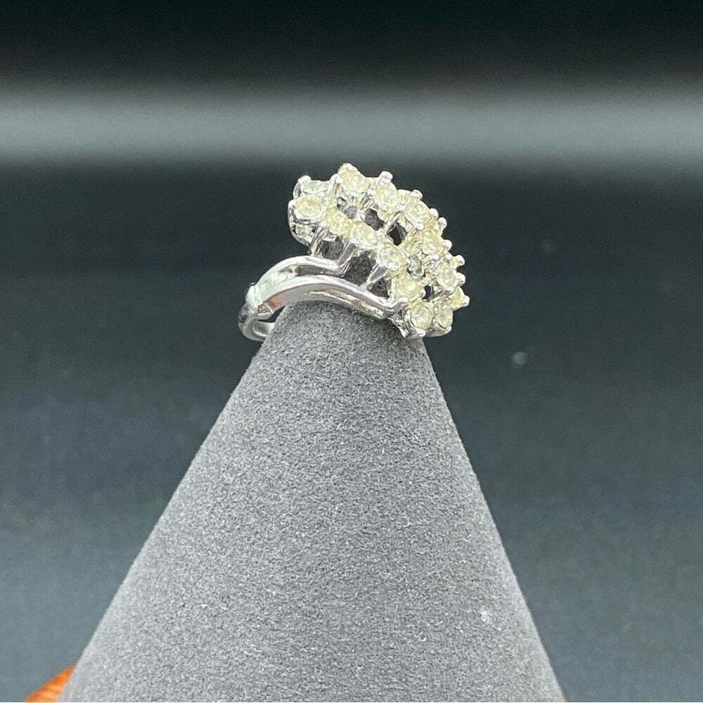 Vintage 80s18kt Rhodium Plated Tiered Cluster Ring with Clear Rhinestones